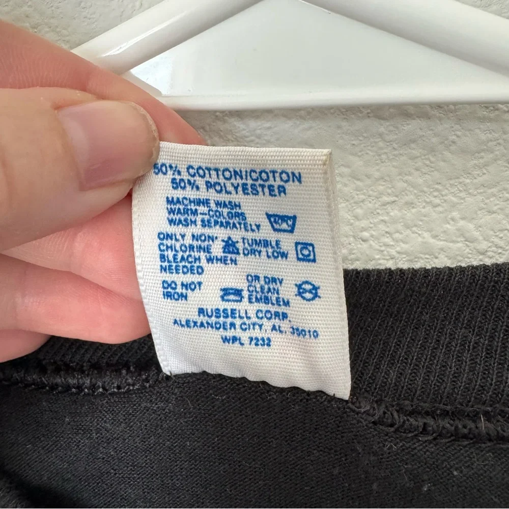 The Red Onion Saloon Alaska Men’s T-Shirt Size Large Black Red White Jerzees - Picture 8 of 8